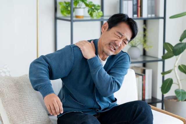 肩こりに悩む方のイメージ 新松戸の整体 新松戸オリーブの木整体院