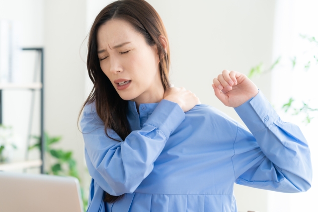 肩こりに悩む方のイメージ 新松戸の整体 新松戸オリーブの木整体院