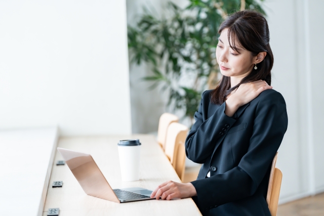 肩こりに悩む方のイメージ 新松戸の整体 新松戸オリーブの木整体院